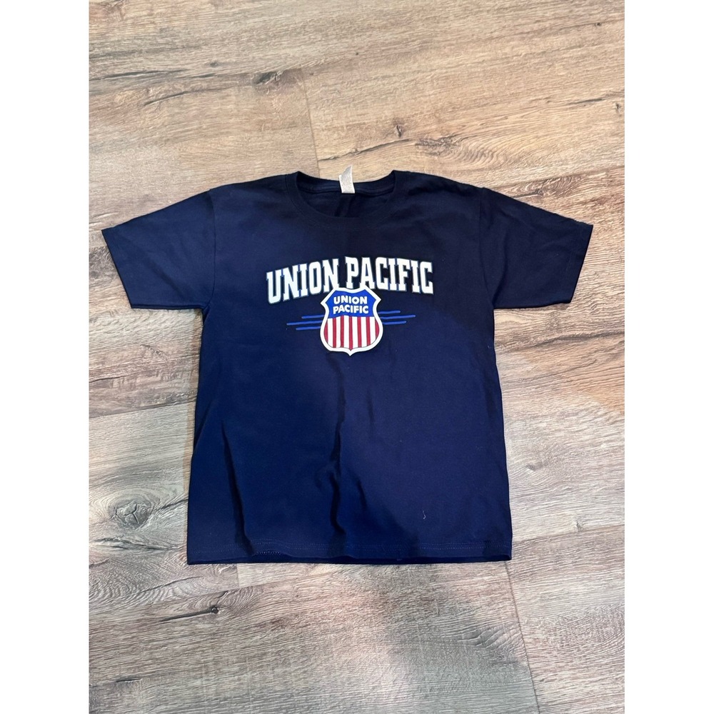 Union‎ Pacific Tee Shirt youth size medium